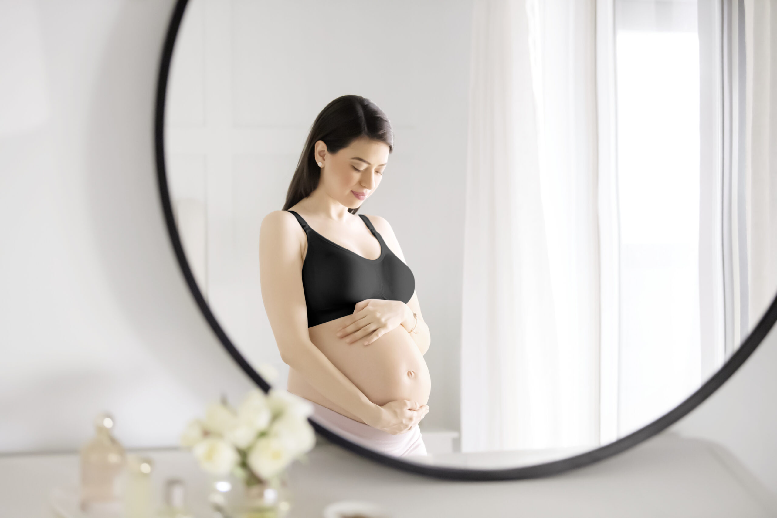 Medela Women's Ultimate BodyFit Bra - Seamless maternity and nursing bra  for outstanding fit and support during pregnancy and breastfeeding - Black:  Buy Online at Best Price in UAE 