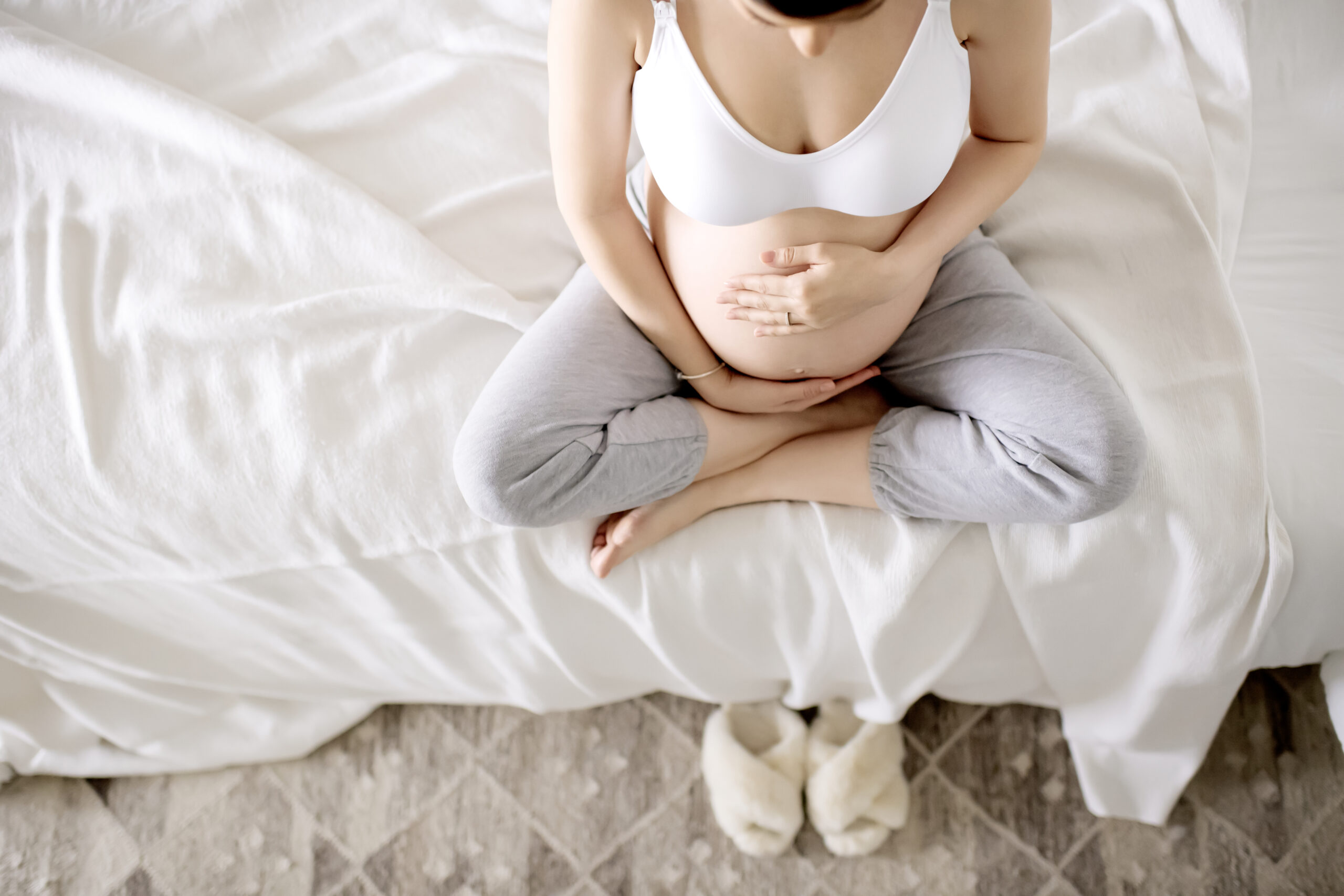 Medela Maternity and Nursing Ultimate Bodyfit Bra, Seamless Four-Way  Stretch, Bras for Breastfeeding Moms